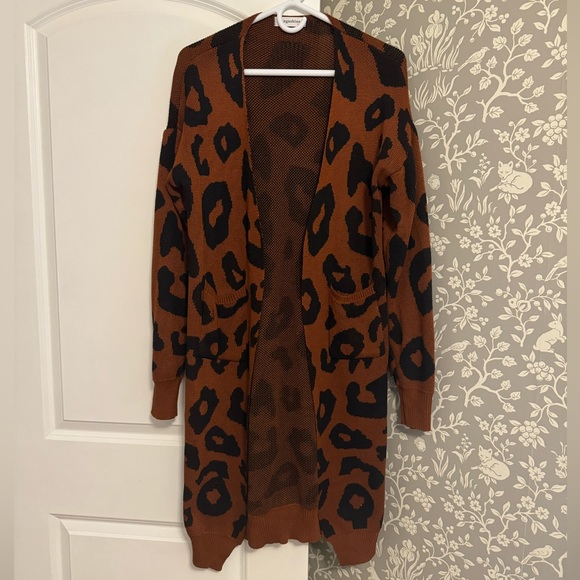 Angashion Leopard Sweater - Picture 1 of 2